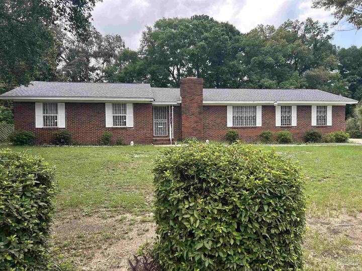 Property Photo: 2820 Bayview Way FL 32503