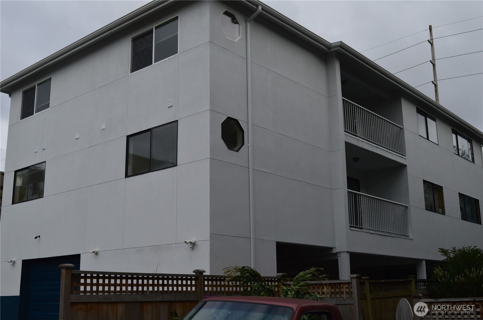 Property Photo: 929 N 105th Street B WA 98133