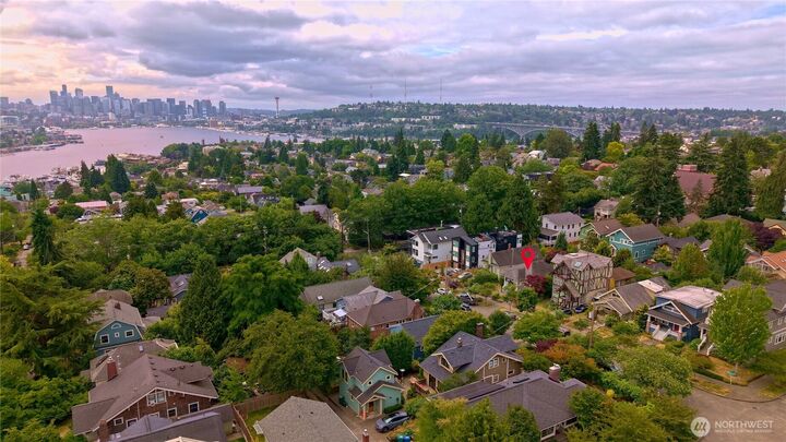 Property Photo:  4017  Corliss Avenue N  WA 98103 