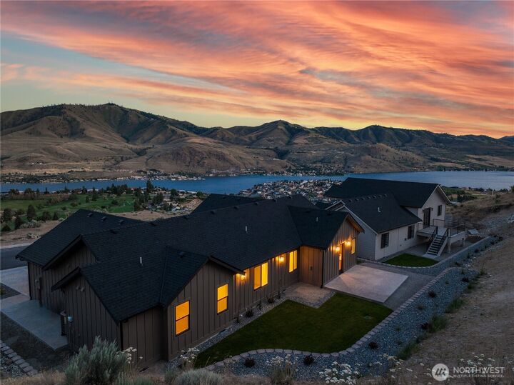 Property Photo:  922  Long Drive  WA 98816 