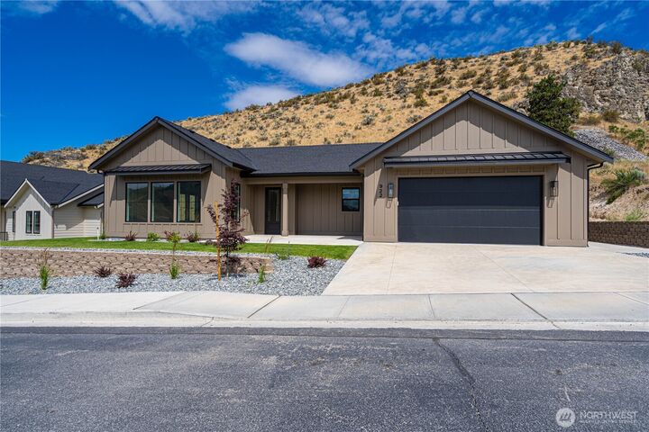 Property Photo: 922 Long Drive WA 98816