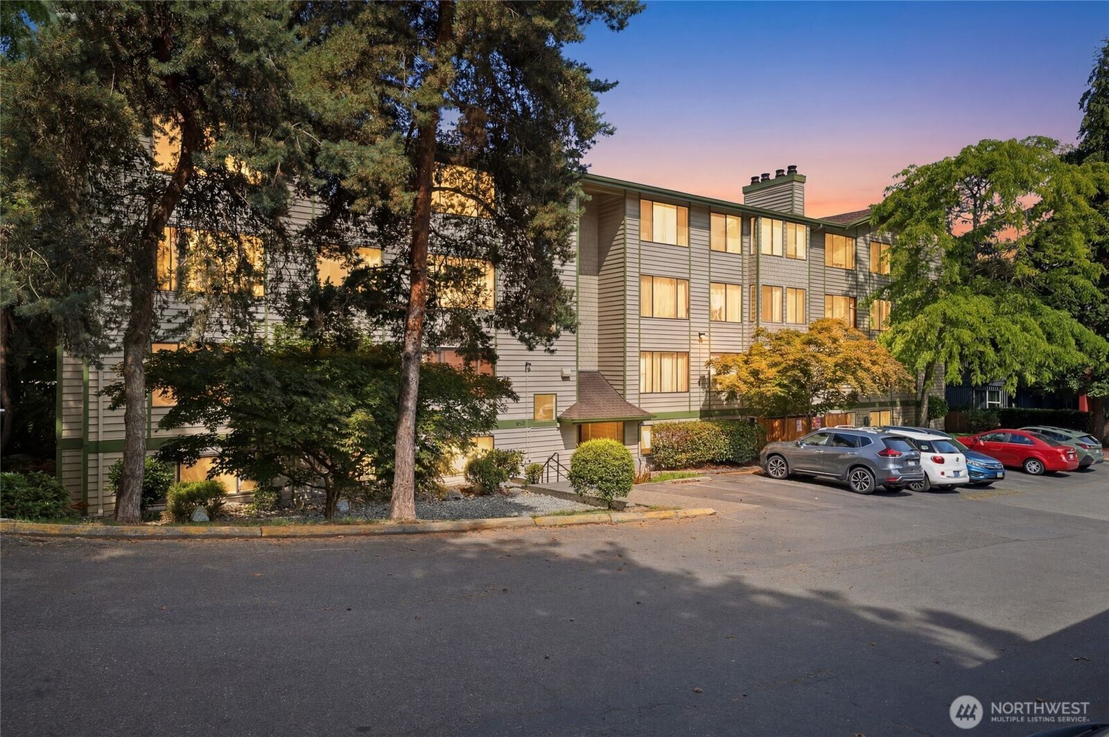 Property Photo: 9512 1st Avenue NE 202 WA 98115