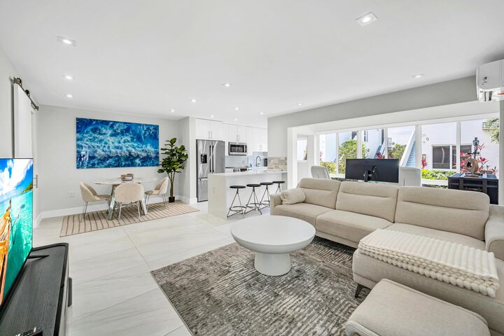 Property Photo:  425 Bayshore Drive 15  FL 33304 