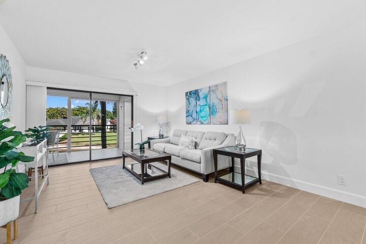 Property Photo: 10092 Cedar Point Boulevard 204 FL 33437