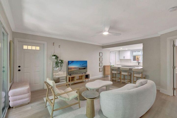 Property Photo: 49 SE 7th Avenue 2 FL 33483