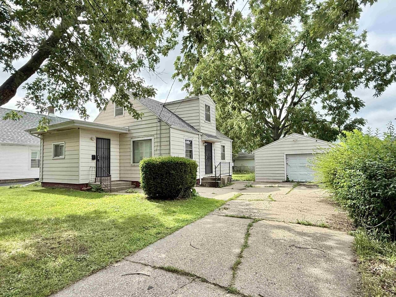 Property Photo: 922 Farwell Street WI 53511