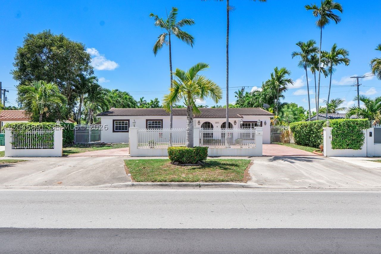 Property Photo:  9260 SW 56th St  FL 33165 