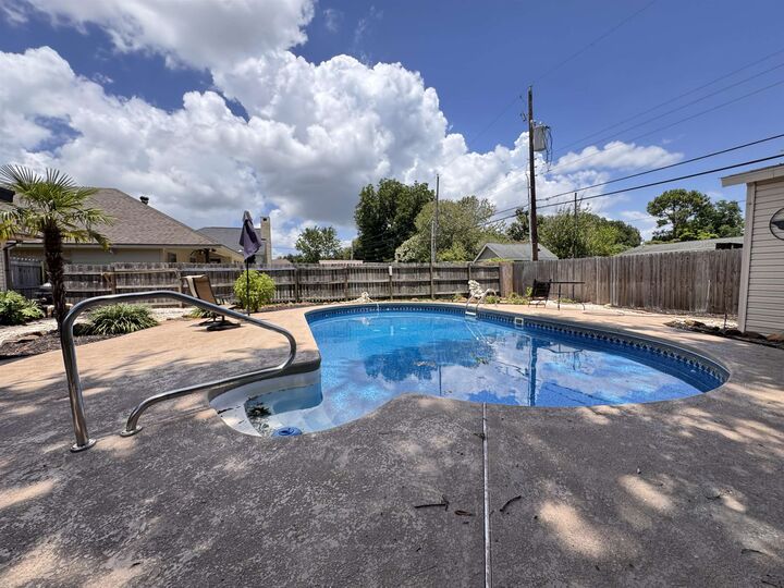 Property Photo: 211 S 5 St TX 77627