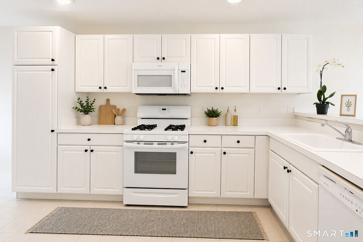 Property Photo: 1104 Bradford Drive 1104 CT 06811