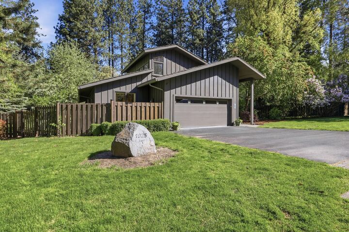 Property Photo: 1925 E Rockwood Blvd WA 99203