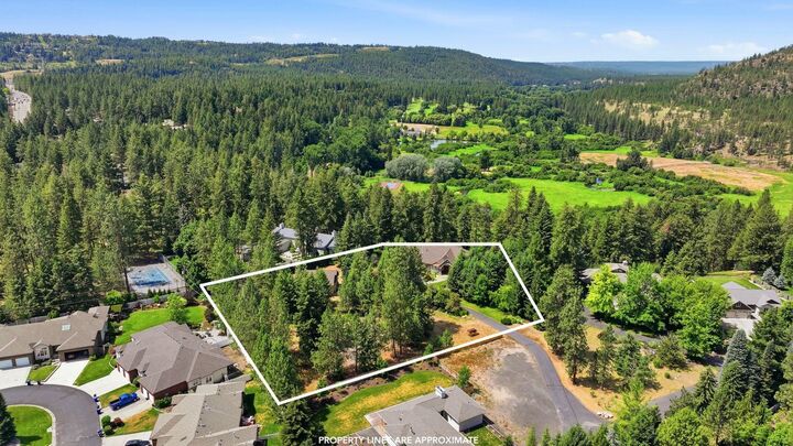 Property Photo: 405 W Meadow Ridge Ln WA 99208