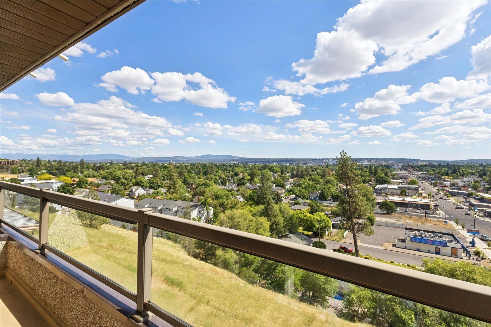 Property Photo:  935 W Glass Ave 202  WA 99205 