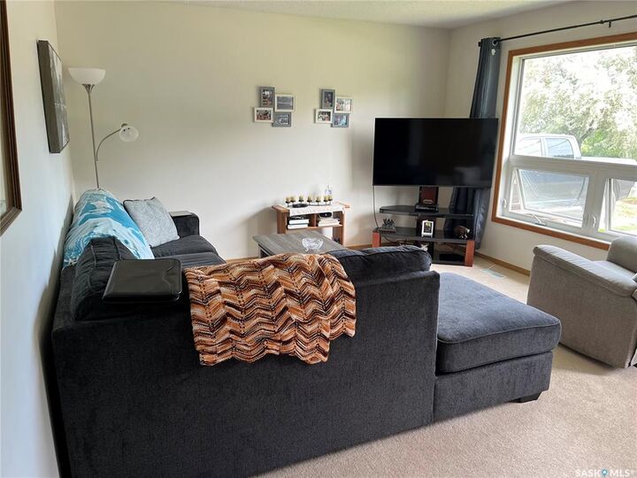 Property Photo:  2 6th Street  SK S0H 4K0 