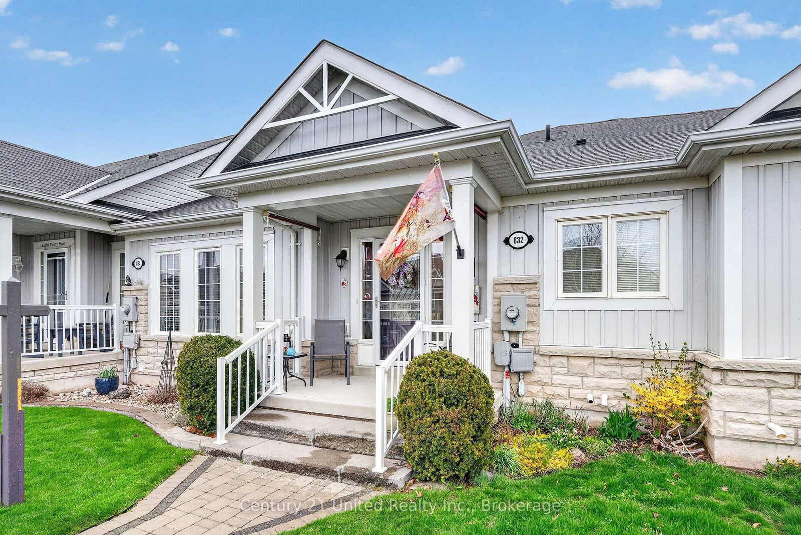 Photo de la propriété:  832 Leslie Street  ON K9A 0H2 