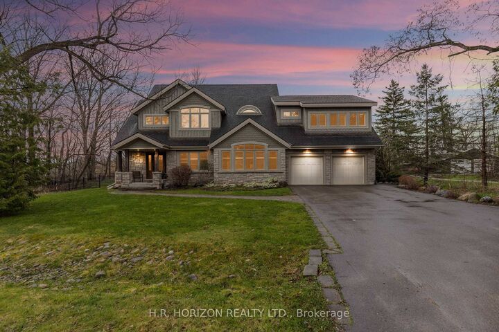 214 Russell Street E — photo 1
