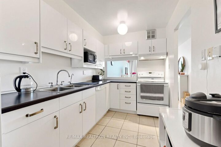 Property Photo: 2365 Kennedy Road 505 ON M1T 3S6