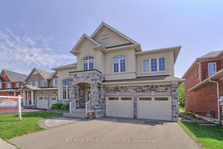 Property Photo:  121 Robert Wilson Crescent  ON L4P 0G8 