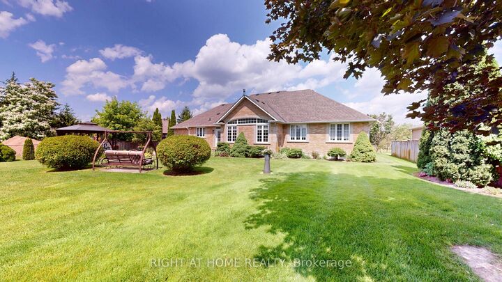 Property Photo: 35 Golfview Boulevard ON L3Z 3Z1
