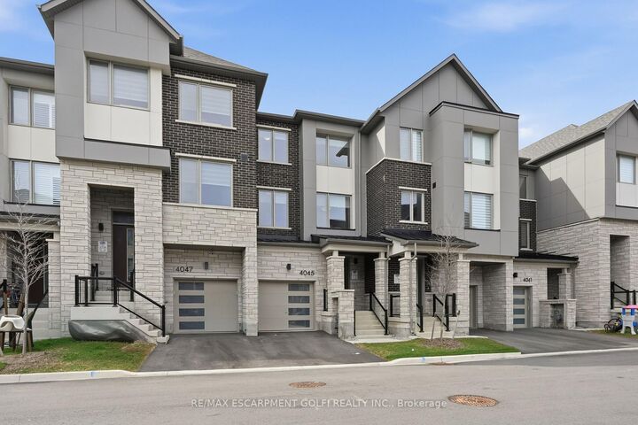 Property Photo:  4045 Saida Street  ON L5M 2S8 