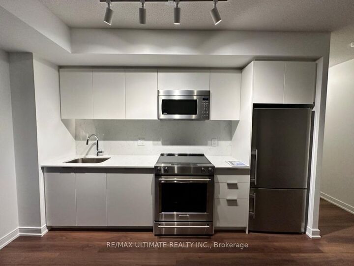 Property Photo:  30 Samuel Wood Way 1902  ON M9B 0C9 