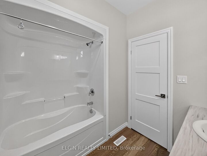 Property Photo: 5 Columbus Court ON N5P 0E5