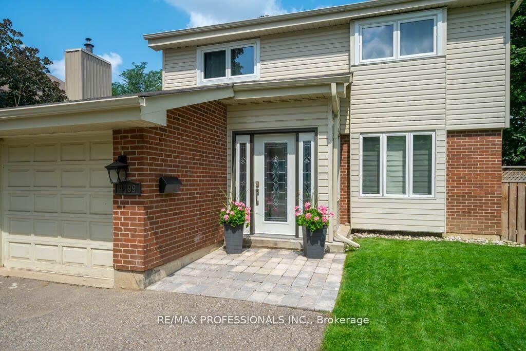 Property Photo:  4199 Gayling Gardens  ON L5L 1Z8 