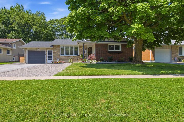Property Photo: 453 Leonard Avenue ON L3C 3A2