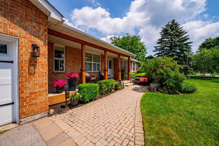 Property Photo: 245 Cam Fella Boulevard ON L4A 7J5