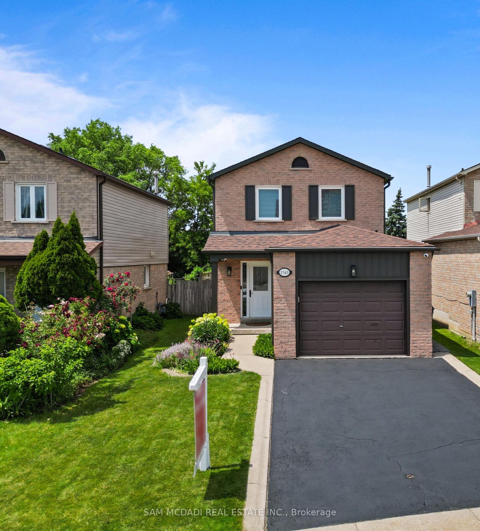 Property Photo:  1541 Cuthbert Avenue  ON L5M 3R6 
