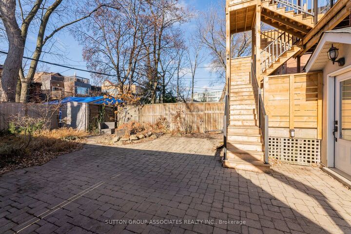 Property Photo:  672 Huron Street Unit #B  ON M5R 2R9 