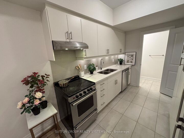 Property Photo: 2-1774A Lawrence Avenue W ON M6L 0A3