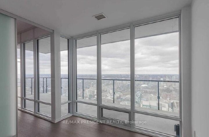 Property Photo: 488 University Avenue 5216 ON M5G 0C1