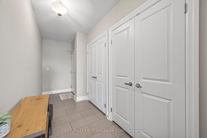 Property Photo: 240 Villagewalk Boulevard 605 ON N6G 0P6