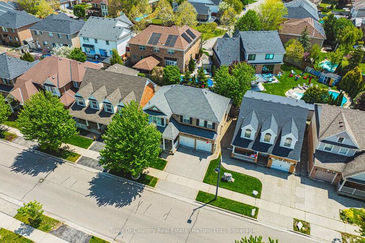 Property Photo:  1588 Ramshaw Crescent  ON L9T 5L9 