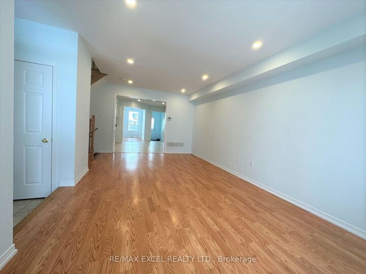 Property Photo:  588 Hoover Park Drive  ON L4A 0S8 