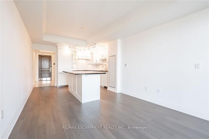 Property Photo:  2060 Lakeshore Road 406  ON L7R 0G2 