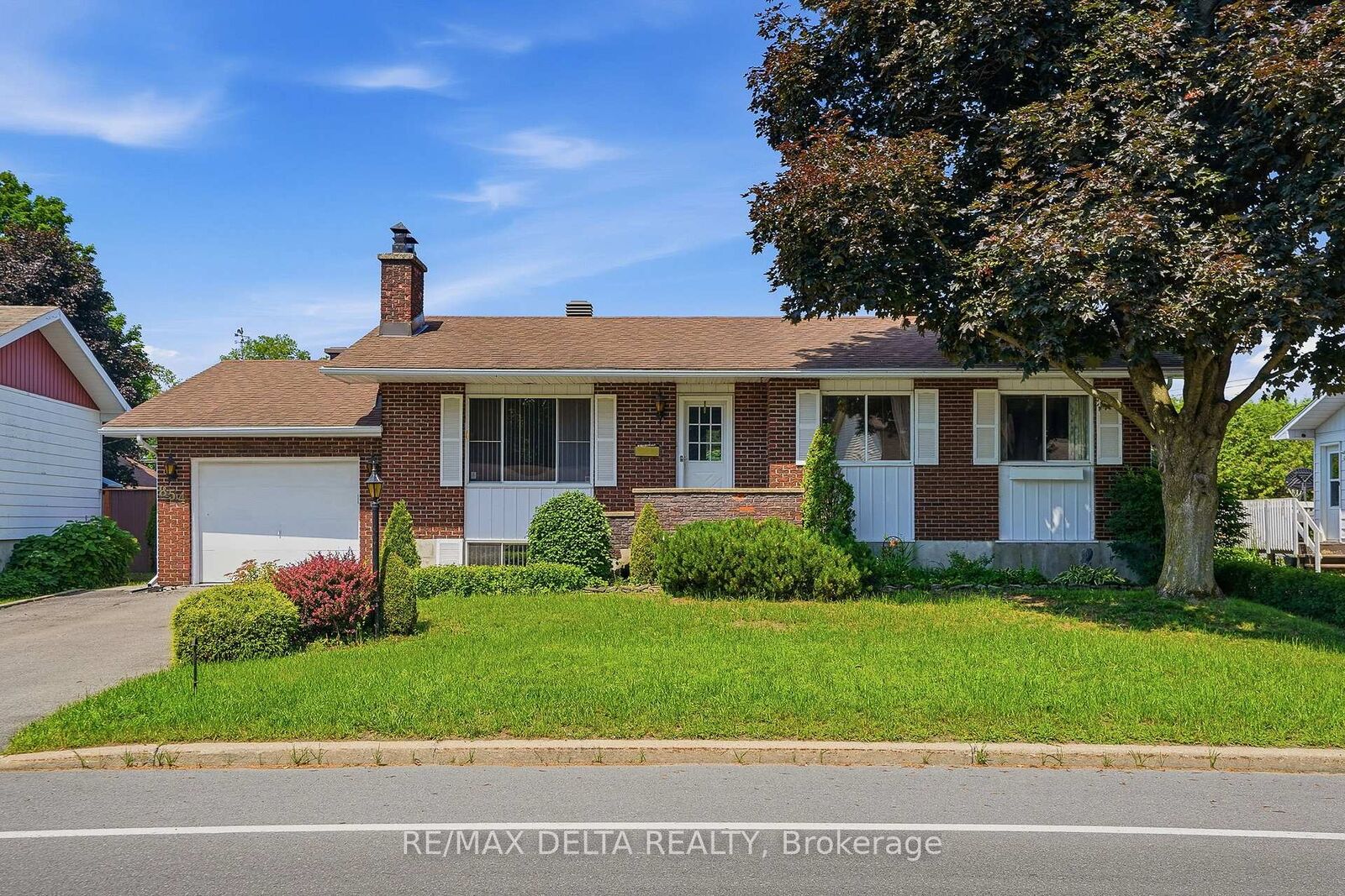 Property Photo: 854 Edmond Street ON K6A 3E3