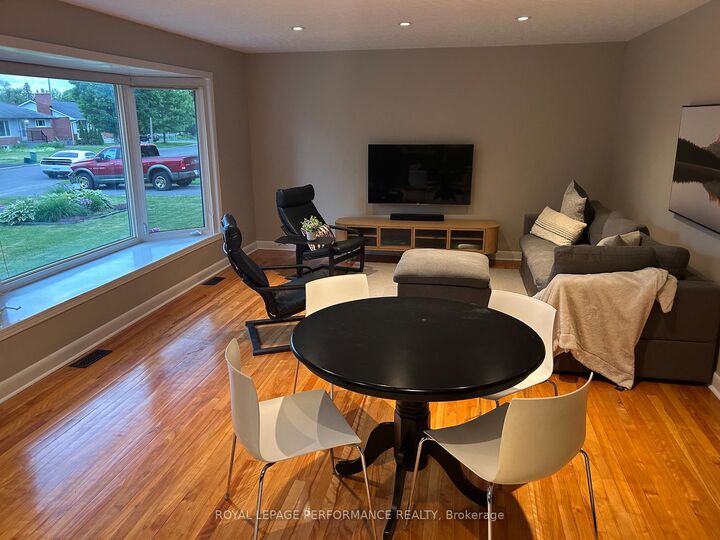 Property Photo:  1321 Rustic Drive  ON K2C 2Y3 