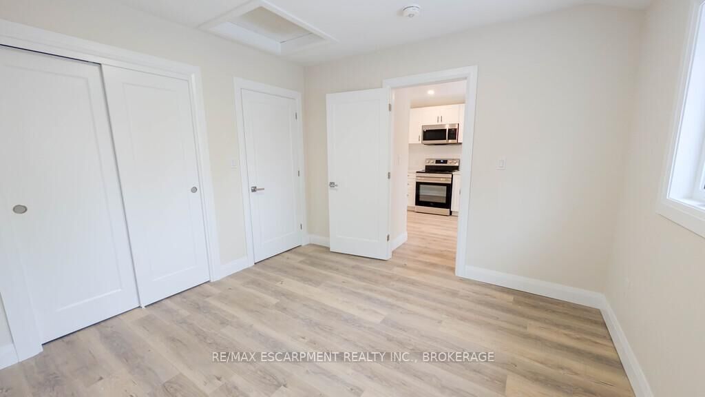 Property Photo:  21 Fawell Avenue A  ON L2S 2V5 
