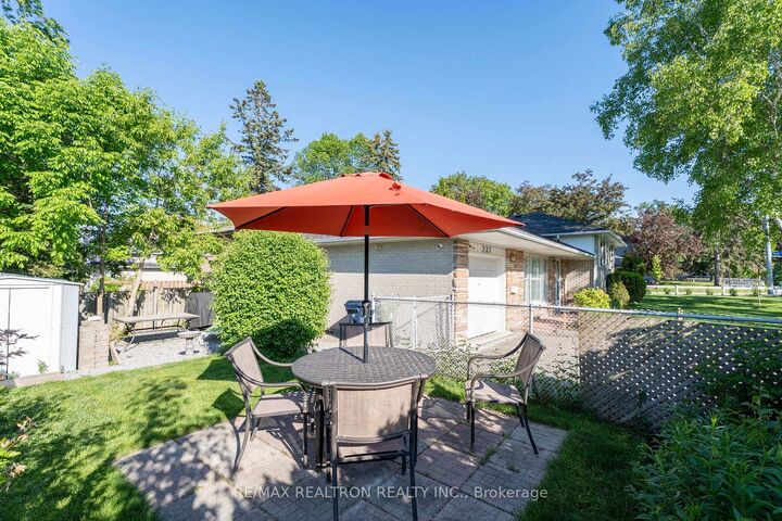 Property Photo:  237 Beechgrove Drive  ON M1E 3Z9 