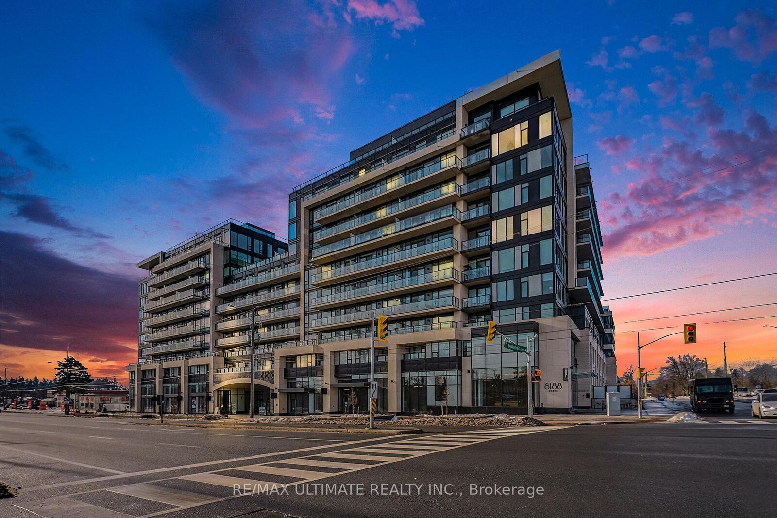 Property Photo:  8188 Yonge Street 727  ON L4J 1W5 