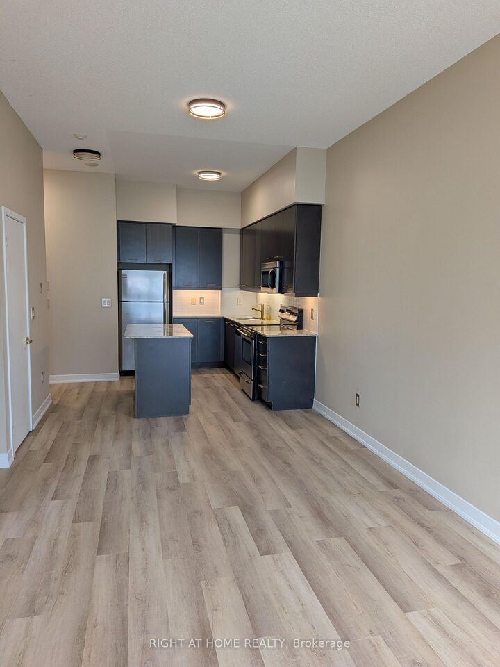 Property Photo:  360 Square One Drive 3207  ON L5B 0G7 