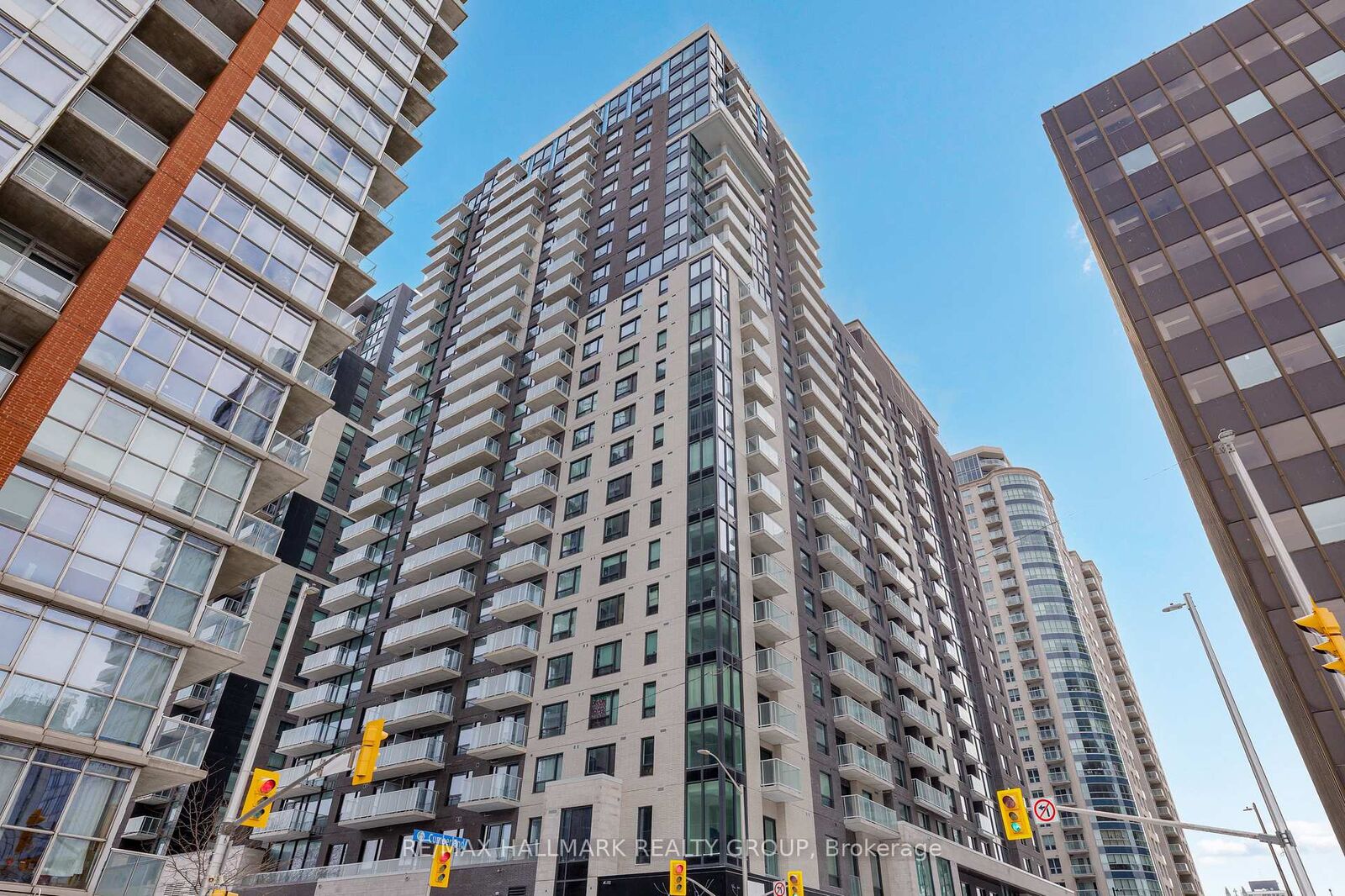 Property Photo: 180 George Street 1407 ON K1N 0G8