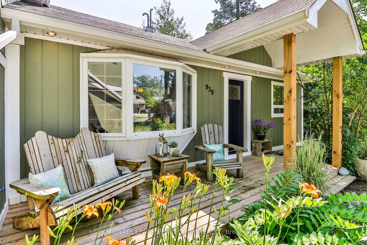 Property Photo:  939 Corner Avenue  ON L0L 1W0 