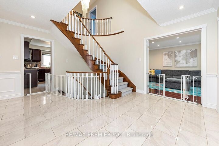 Property Photo: 4 Bourbon Road ON L4L 6Y6