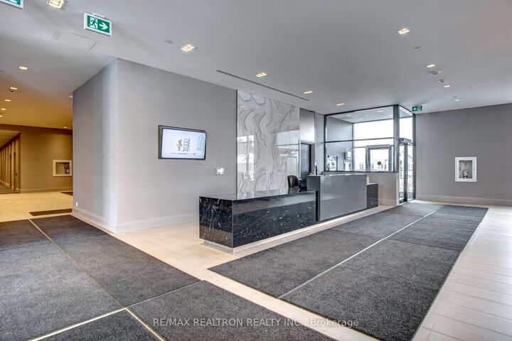 Property Photo: 555 William Graham Drive W Ph 446 ON L4G 3H9