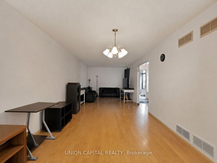Property Photo:  34 Timbers Circle  ON L3S 1E4 