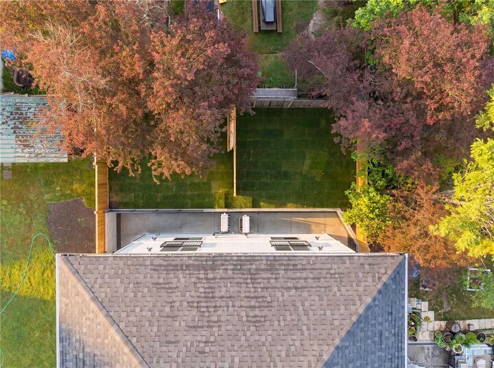 Property Photo:  913 Dale St #3  BC V8X 2V9 