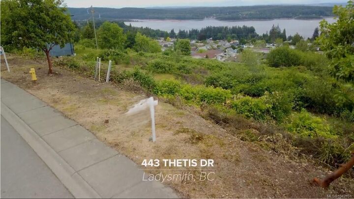 Property Photo: 443 Thetis Dr BC V9G 0A8