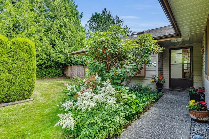 Property Photo:  1144 Verdier Ave #1  BC V8M 1K2 